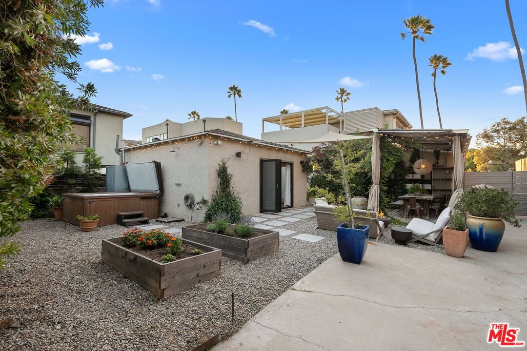 Backyard, Exterior, Hot Tub