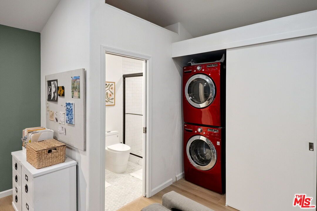 Bathroom, Interior, Utility Closets, Washer, Wood Texture Flooring
