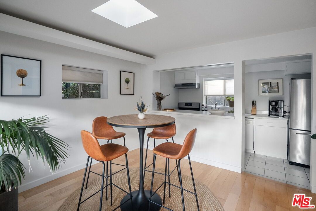 Dining room, Interior, Kitchen, Stainless Steel Appliances, Wood Texture Flooring