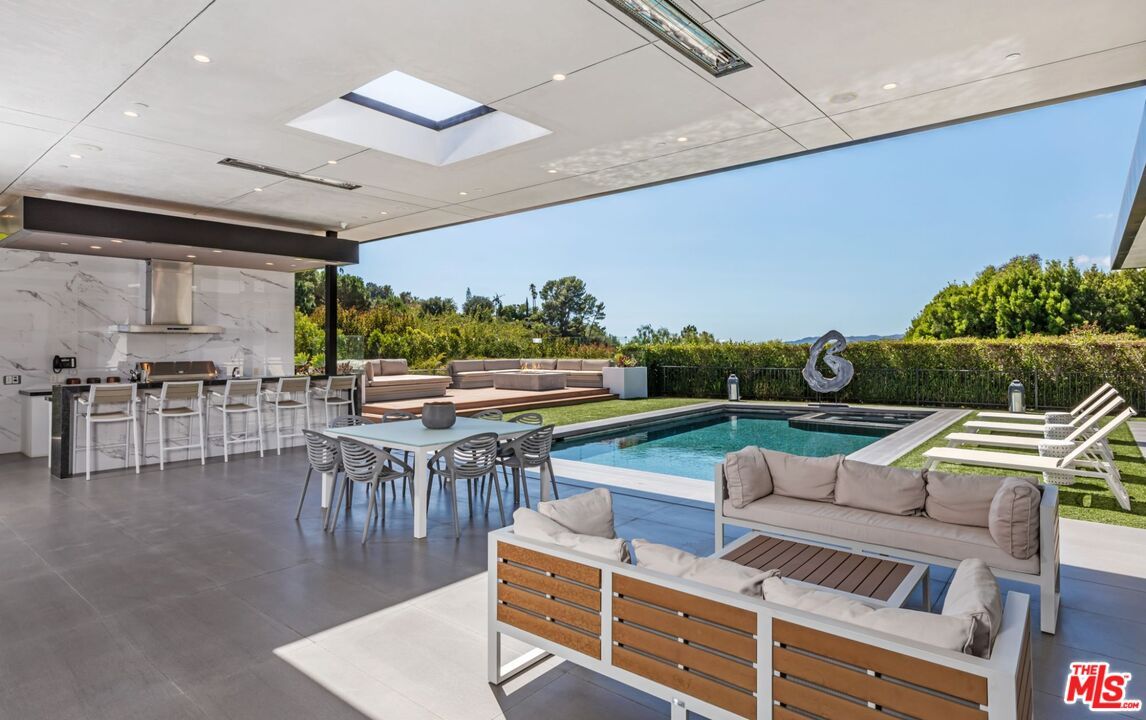 Exterior, Marble Walls, Pool