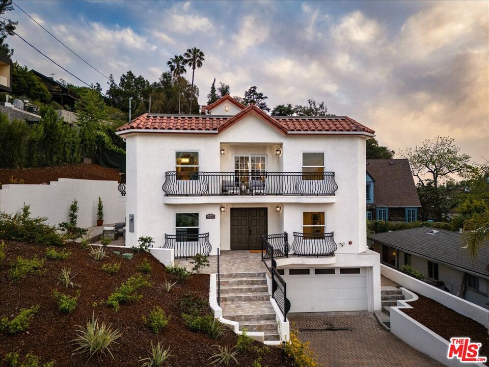 Attached, Exterior, Facade, Spanish Mediterranean