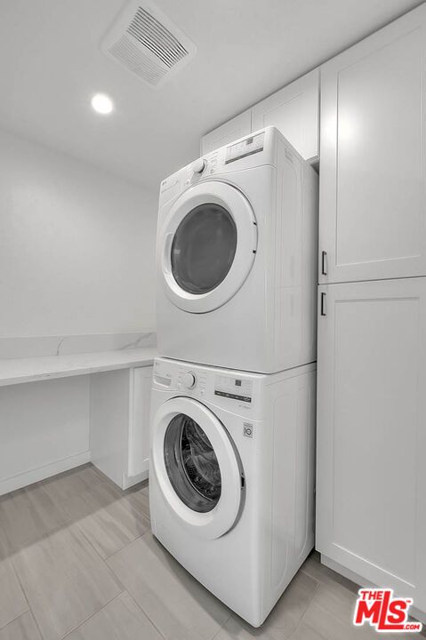 Interior, Recessed Lighting, Utility Closets, Washer, Wood Texture Flooring