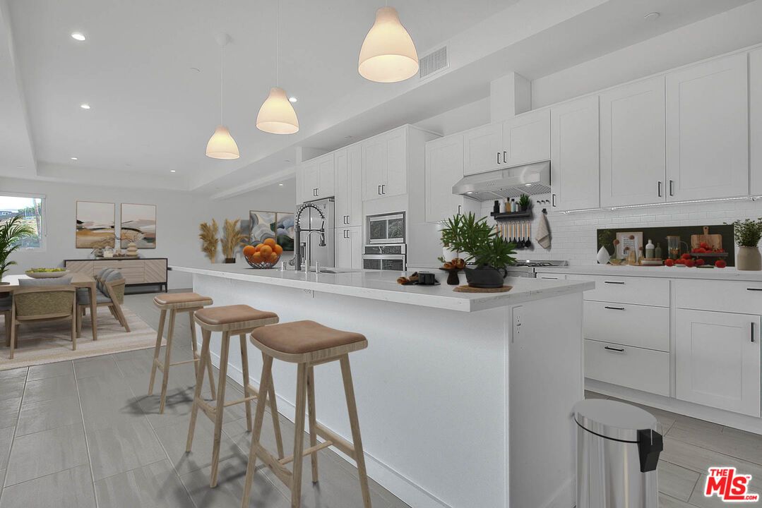 Dining room, Interior, Kitchen, Pendant Lights, Recessed Lighting, Stainless Steel Appliances