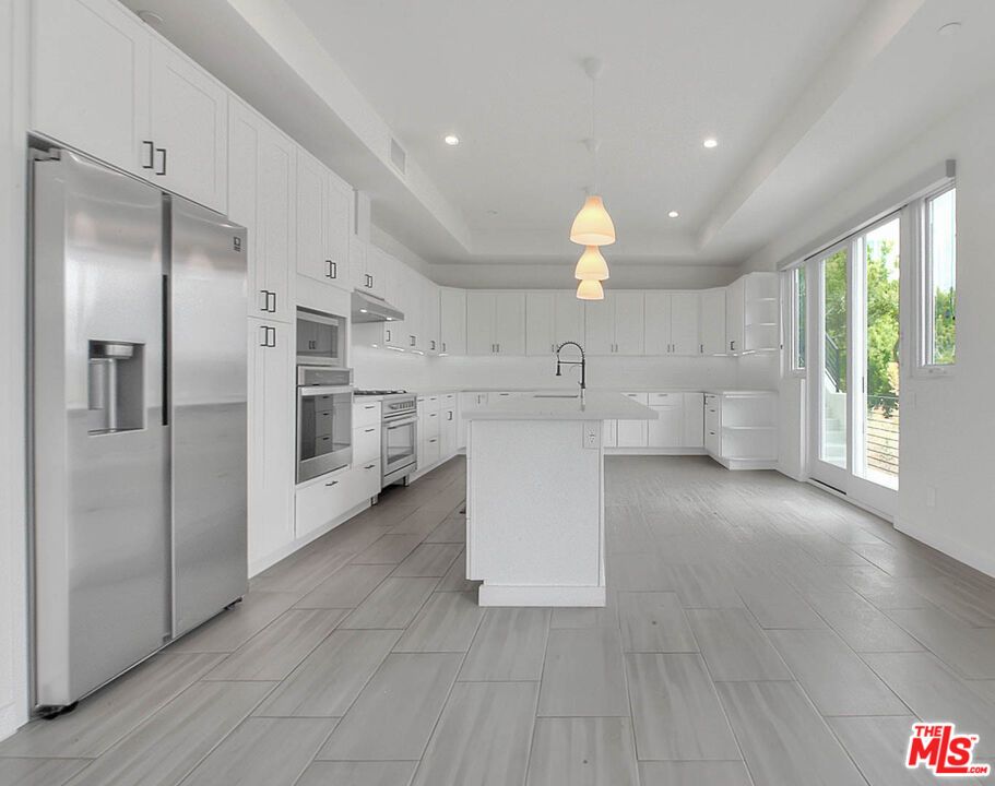 Interior, Kitchen, Pendant Lights, Recessed Lighting, Stainless Steel Appliances
