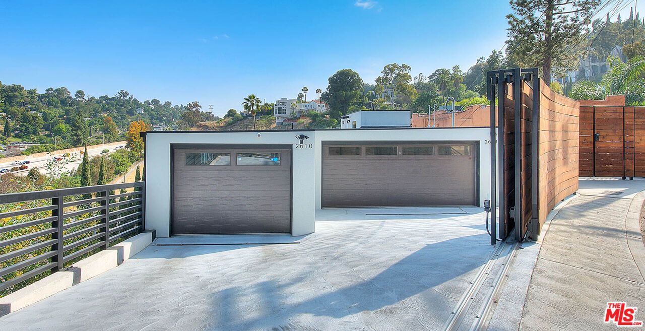 Detached Garage, Exterior