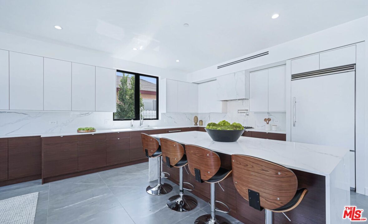 Interior, Kitchen, Marble Walls, Recessed Lighting