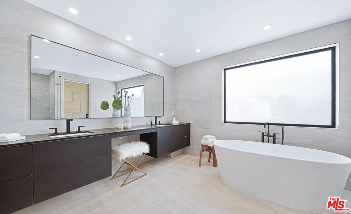 Bathroom, Dual Sink Vanities, Free Standing Baths, Interior, Recessed Lighting