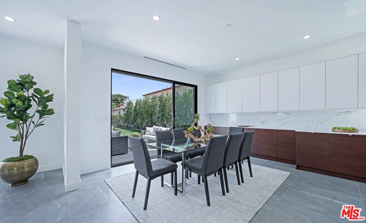 Dining room, Interior, Recessed Lighting