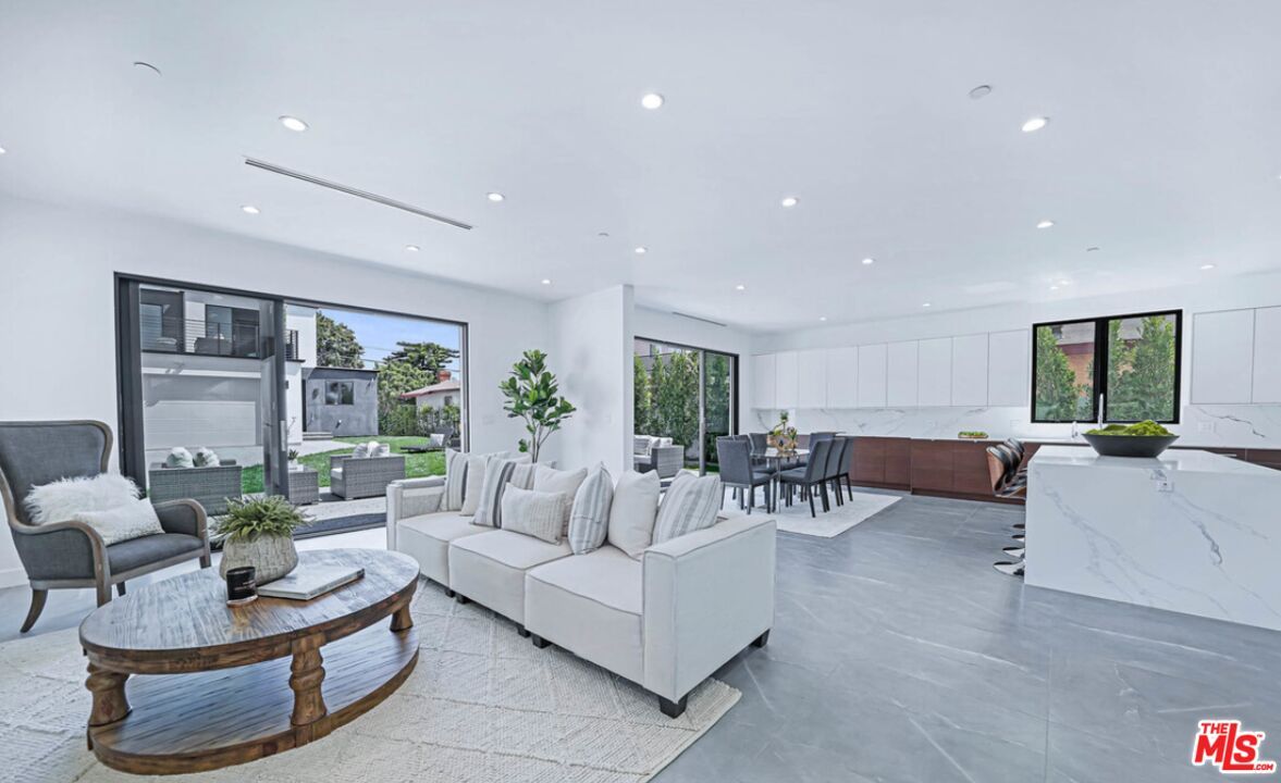 Dining room, Interior, Living room, Recessed Lighting