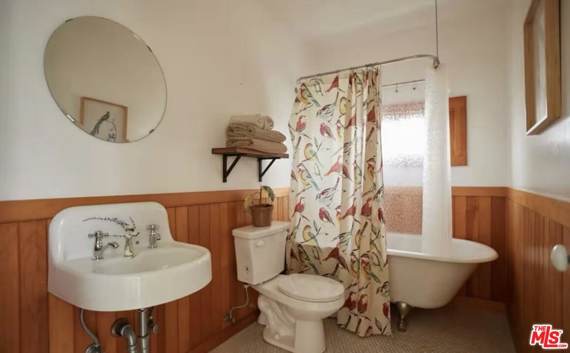 Bathroom, Free Standing Baths, Interior