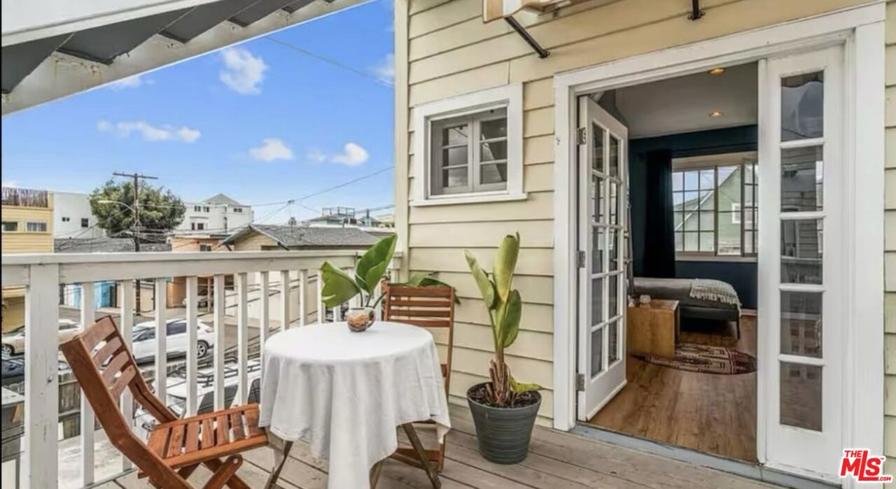Exterior, Wood Texture Flooring