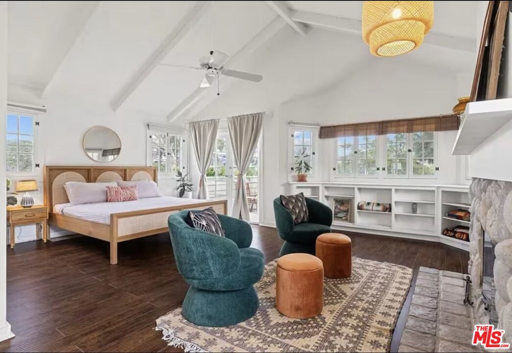 Bedroom, Interior, Pendant Lights, Wood Texture Flooring