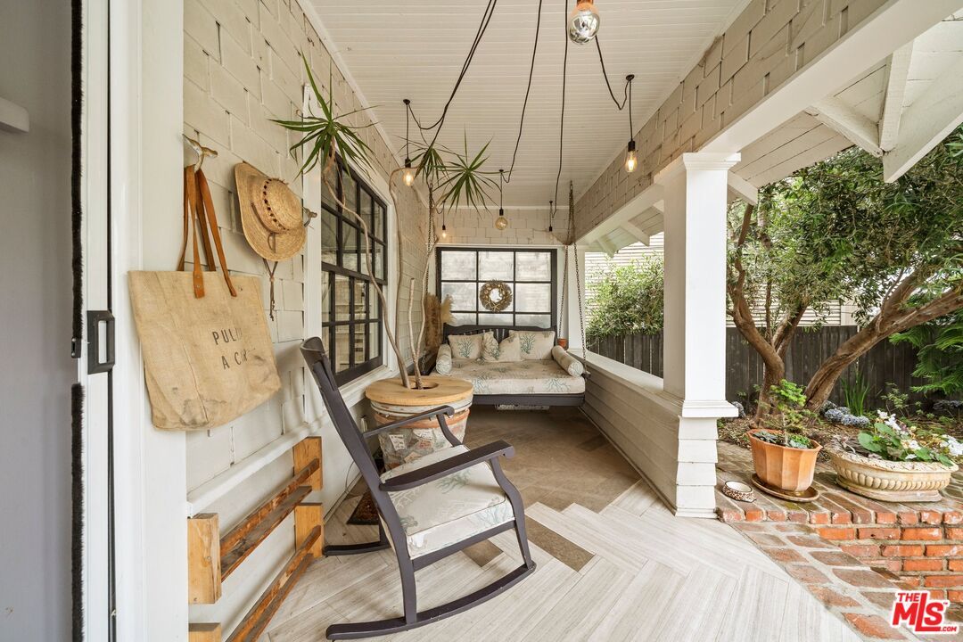 Exterior, Pendant Lights
