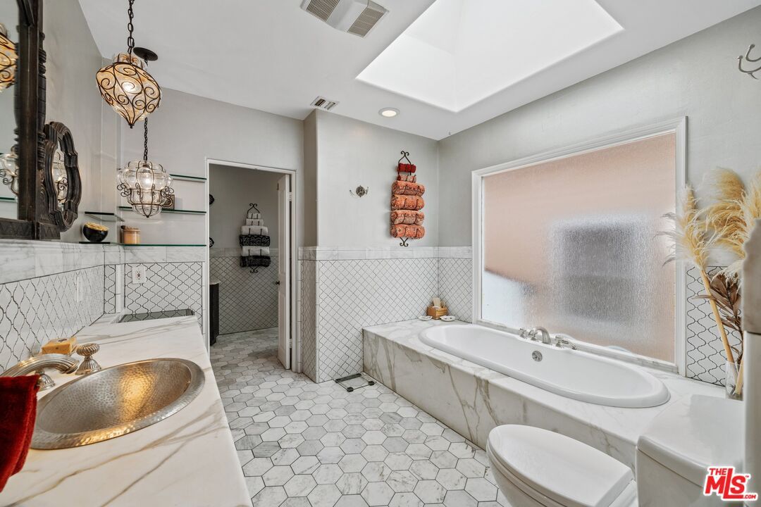 Bathroom, Interior, Pendant Lights, Recessed Lighting