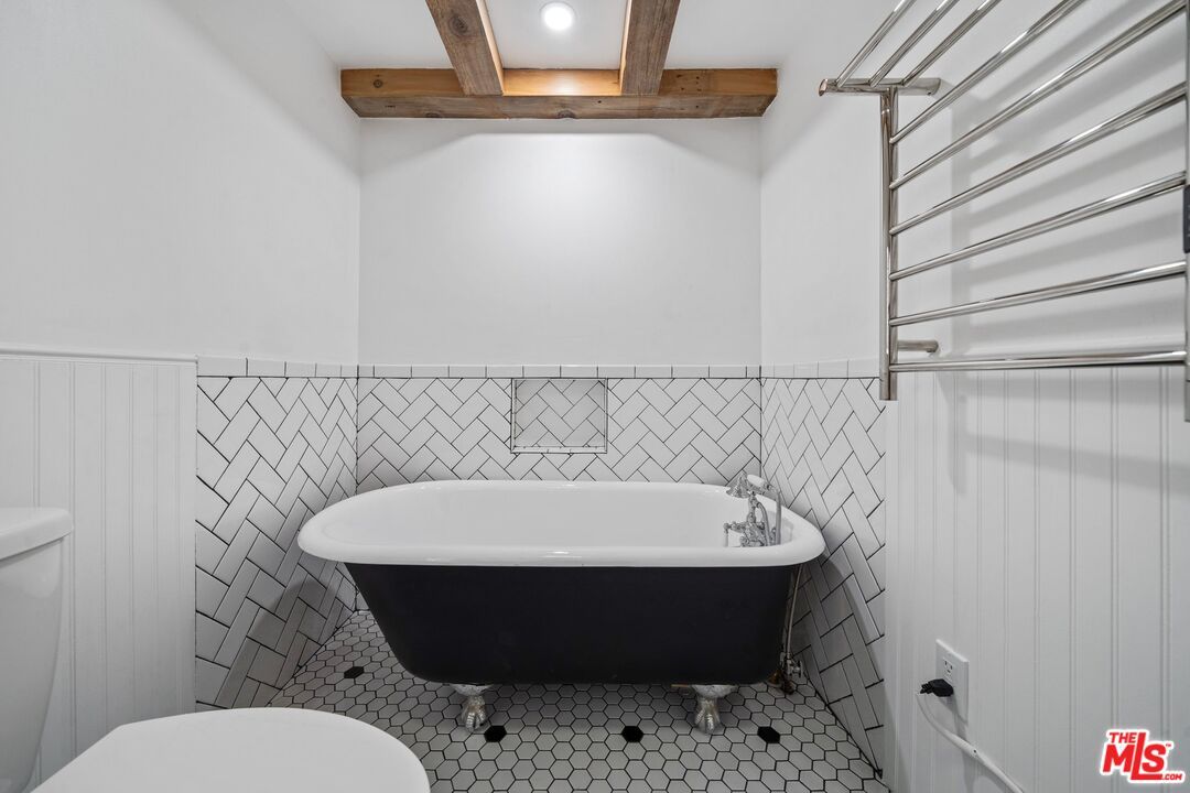 Bathroom, Free Standing Baths, Interior, Recessed Lighting, Wooden Beams