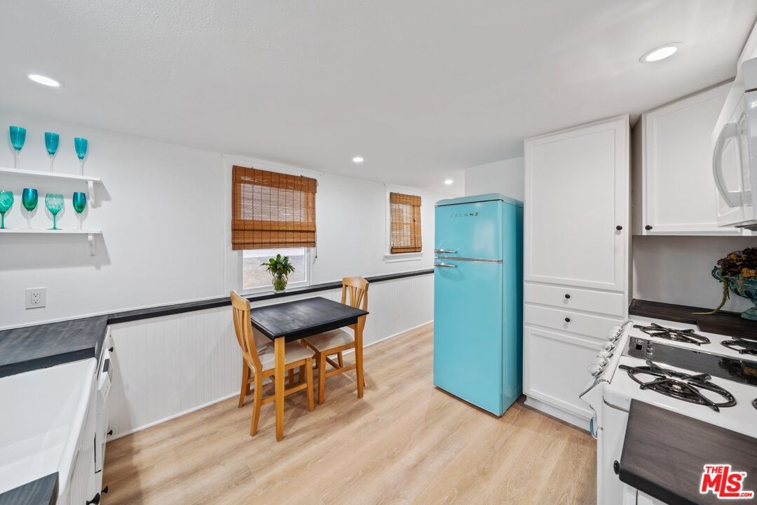 Dining room, Interior, Kitchen, Recessed Lighting, Wood Texture Flooring