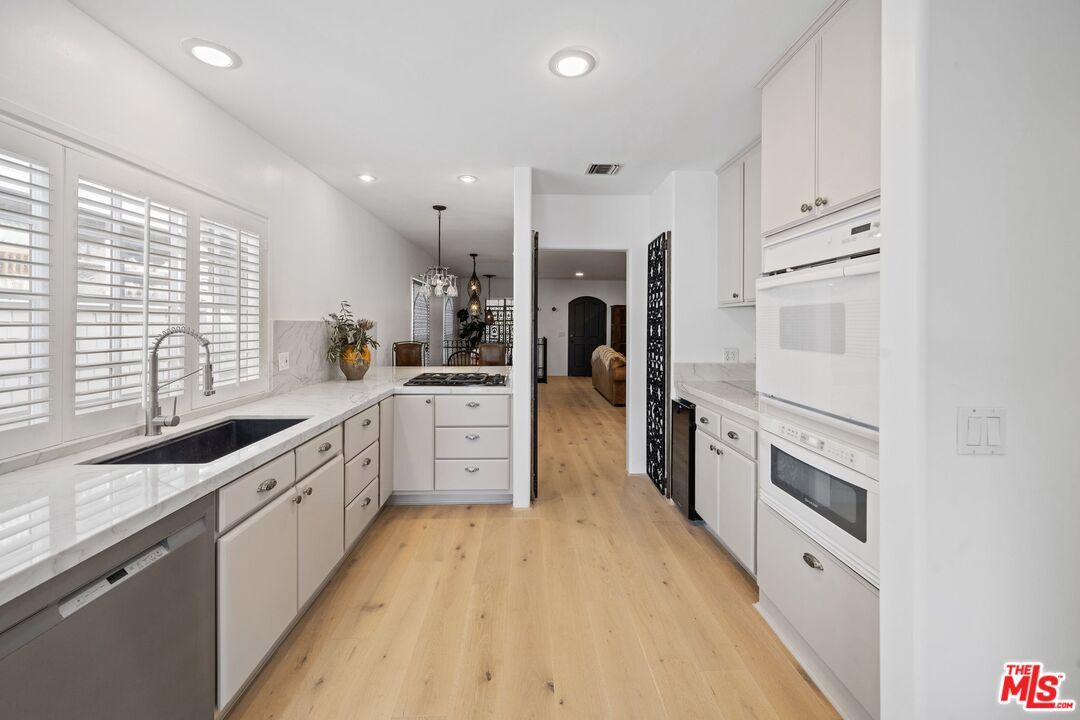 Chandelier, Interior, Kitchen, Pendant Lights, Recessed Lighting, Stainless Steel Appliances, Wood Texture Flooring