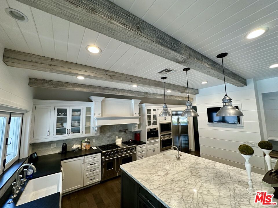 Interior, Kitchen, Pendant Lights, Recessed Lighting, Stainless Steel Appliances, Wooden Beams, Wooden Ceilings, Wood Texture Flooring