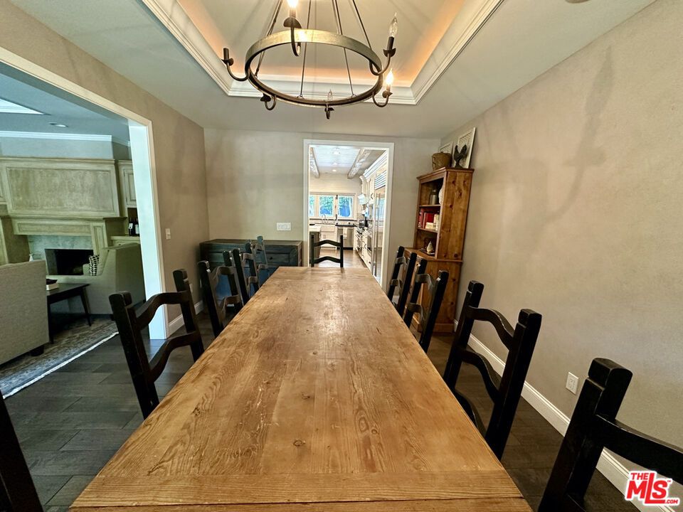 Chandelier, Dining room, Fireplace, Interior, Pendant Lights
