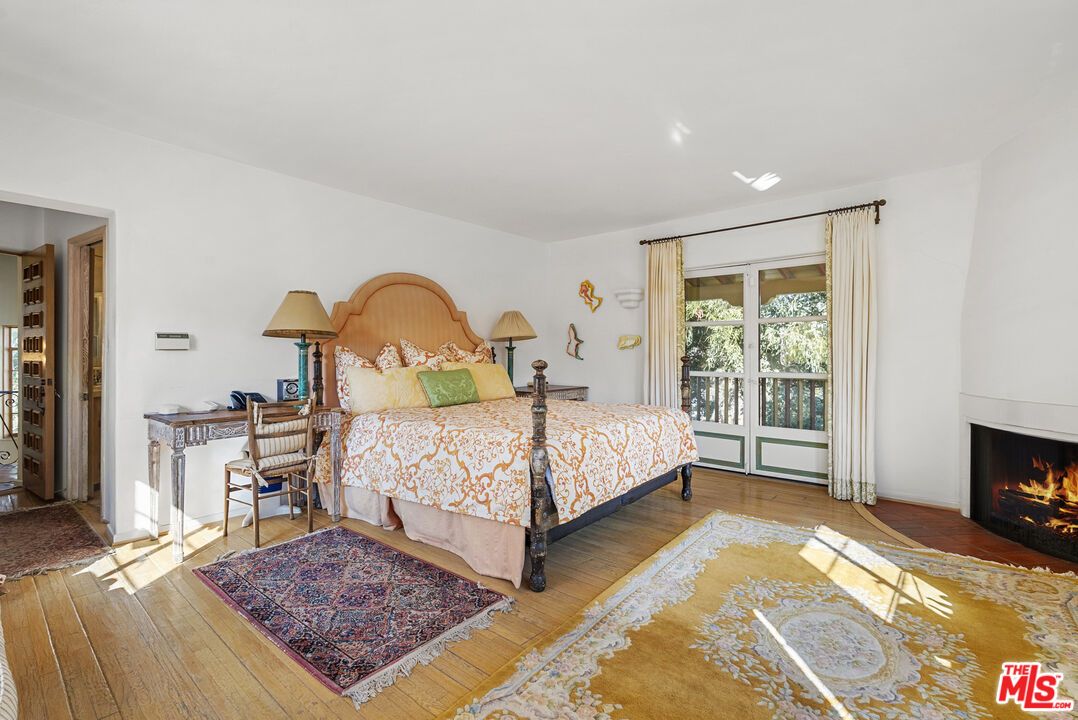 Bedroom, Fireplace, Interior, Wood Texture Flooring