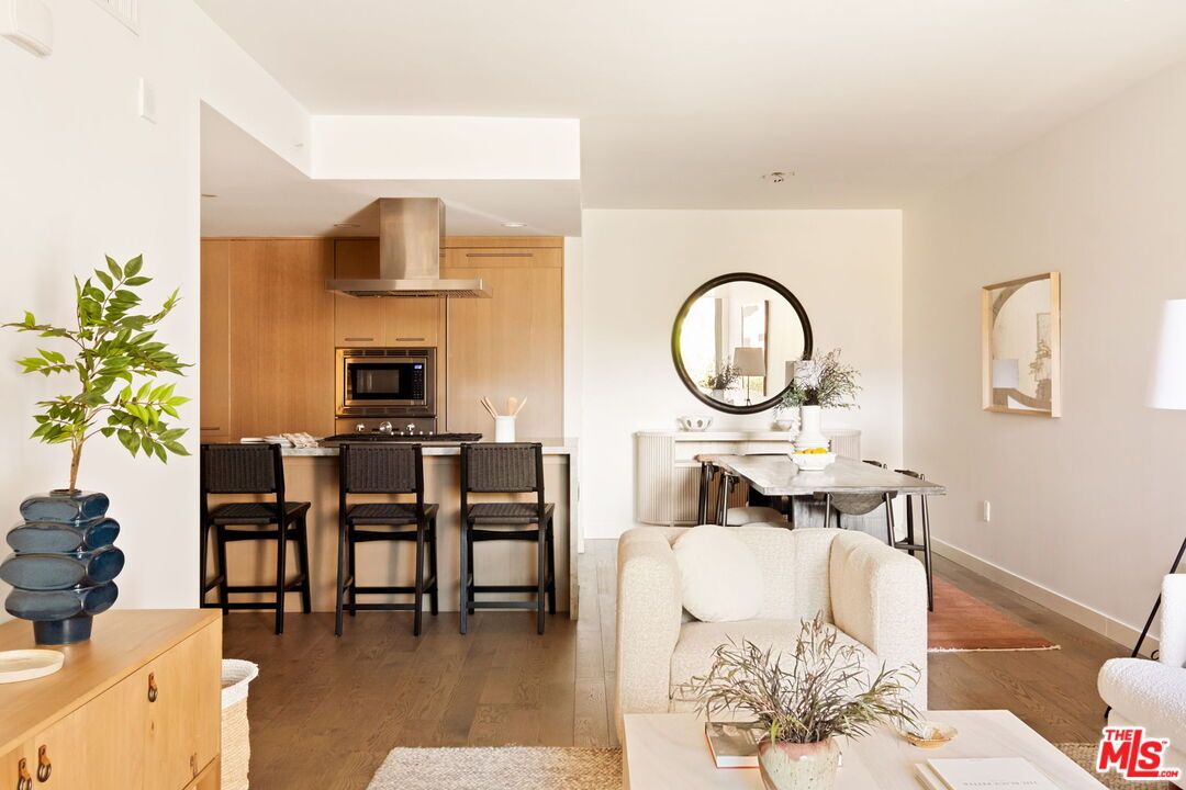 Dining room, Interior, Kitchen, Stainless Steel Appliances, Wood Texture Flooring