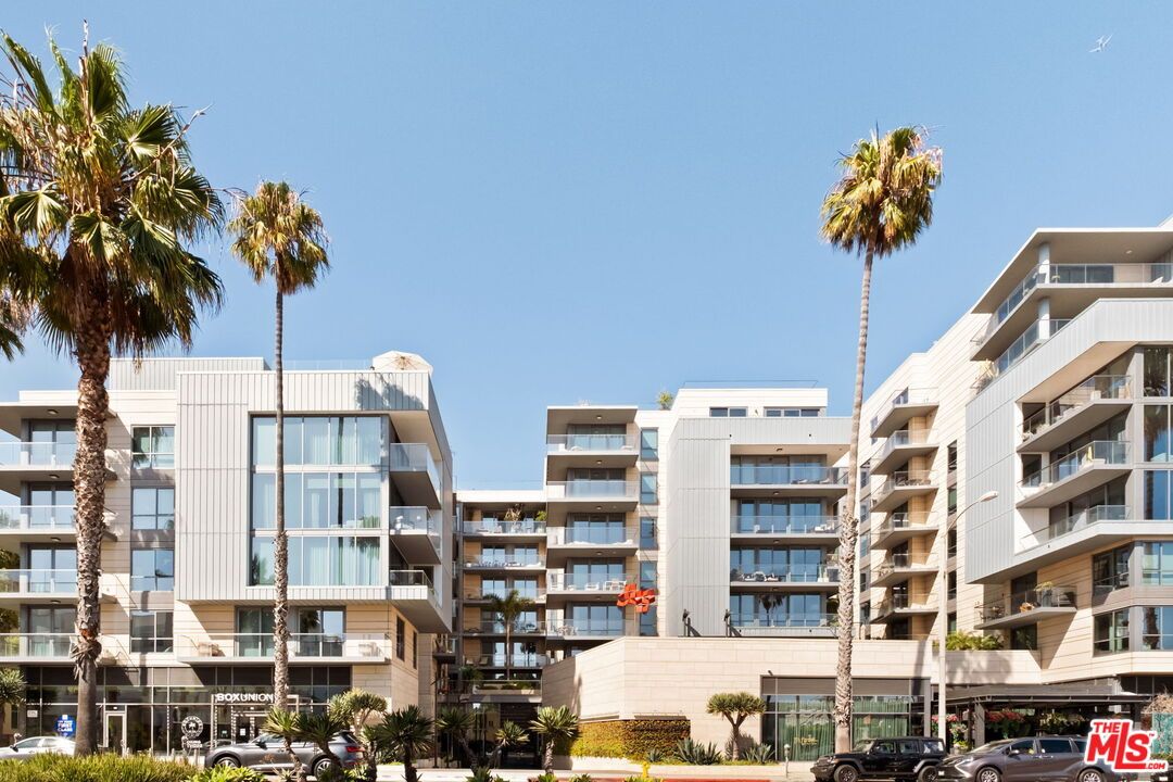 Exterior, Facade, Condo Building