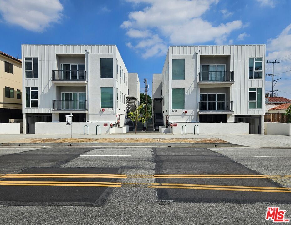 Exterior, Facade, Rowhouse