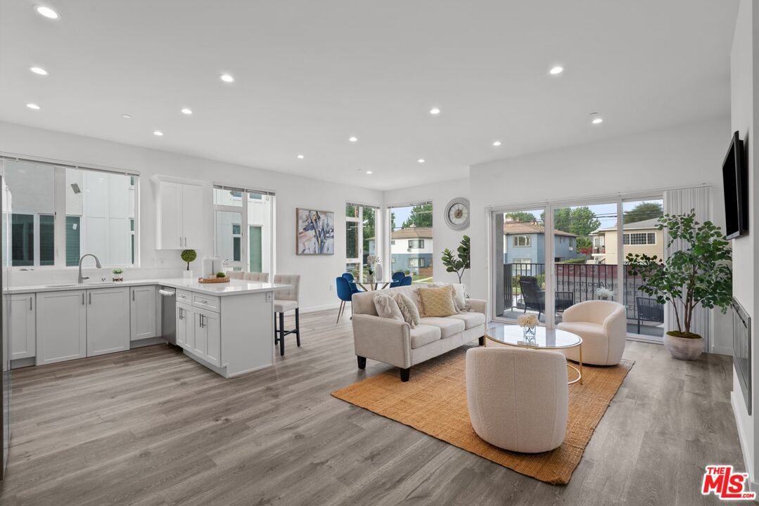 Dining room, Interior, Kitchen, Living room, Recessed Lighting, Wood Texture Flooring