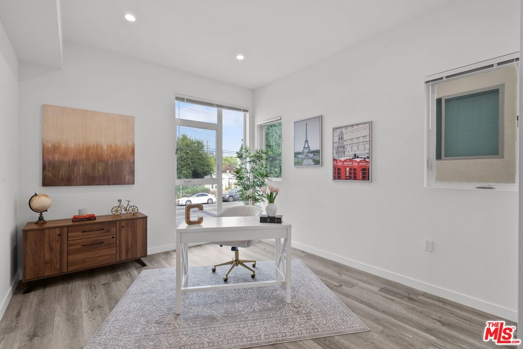 Home Office, Interior, Recessed Lighting, Wood Texture Flooring