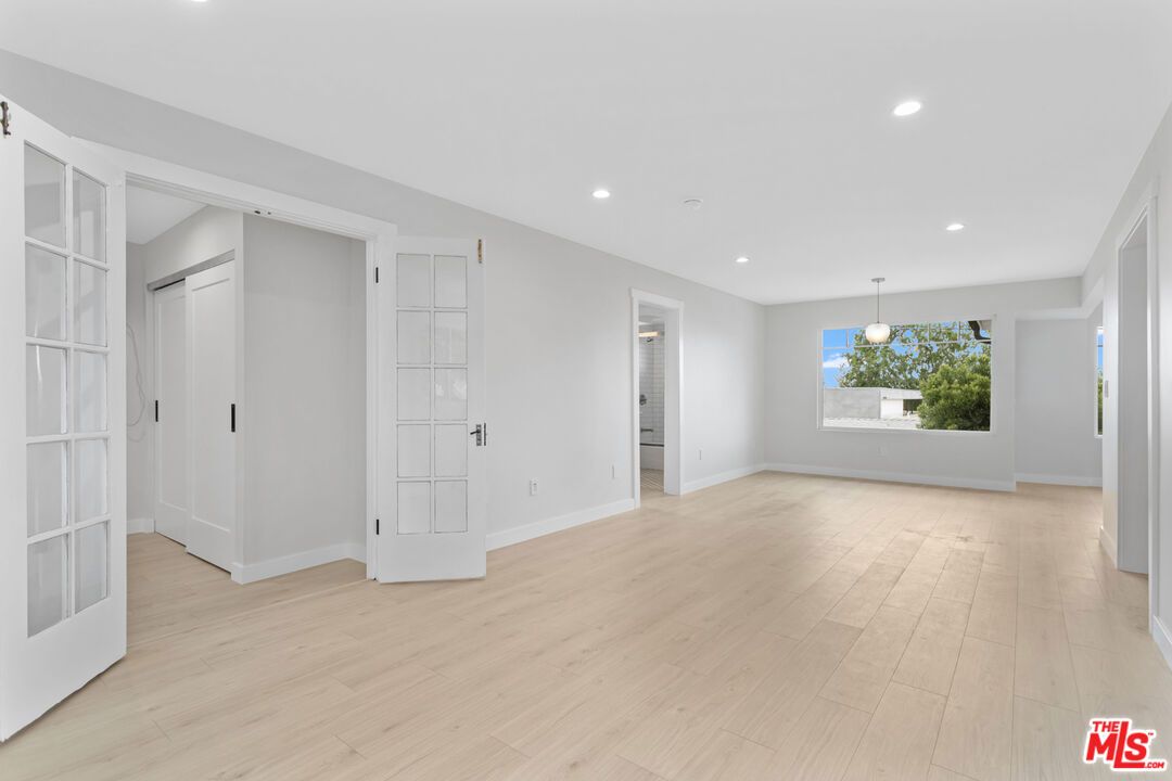 Empty room, Interior, Pendant Lights, Recessed Lighting, Wood Texture Flooring