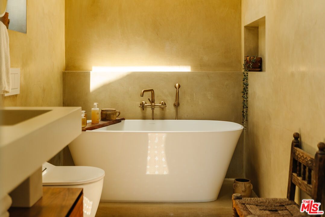 Bathroom, Free Standing Baths, Interior
