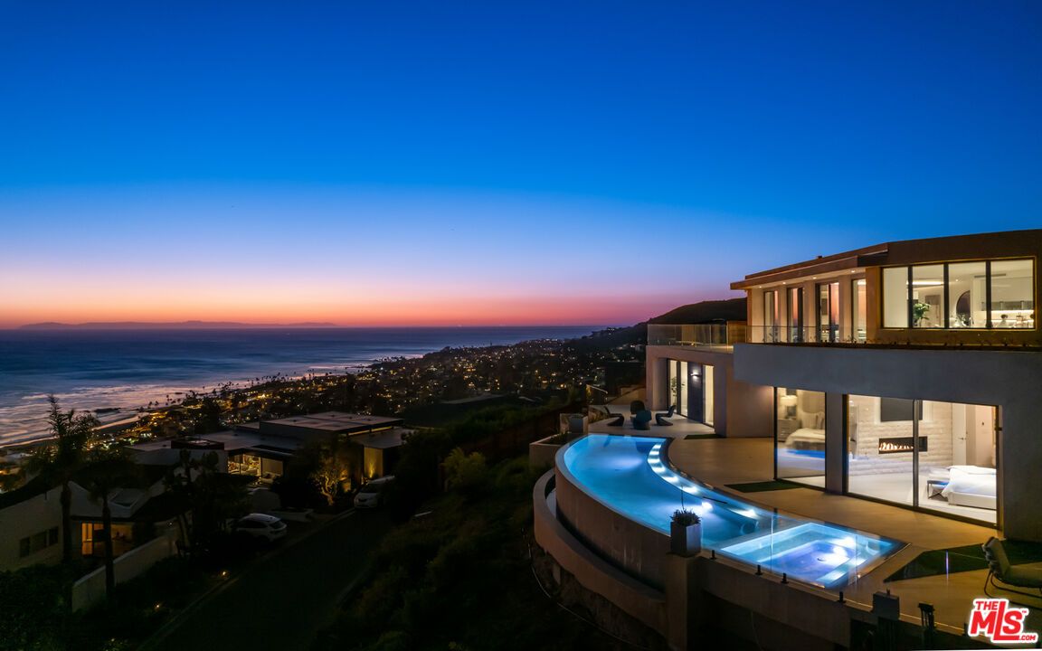 Exterior, Pool, Water