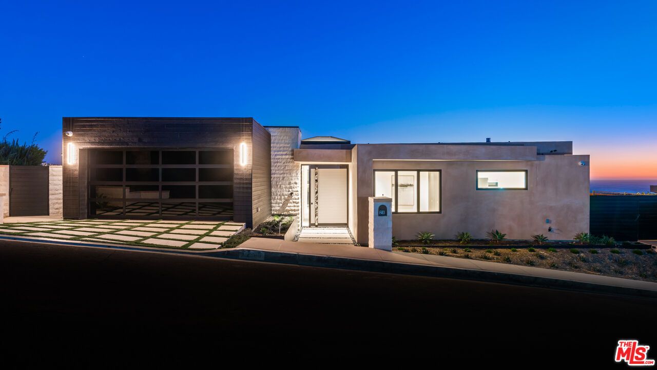 Exterior, Facade, Water, Modern