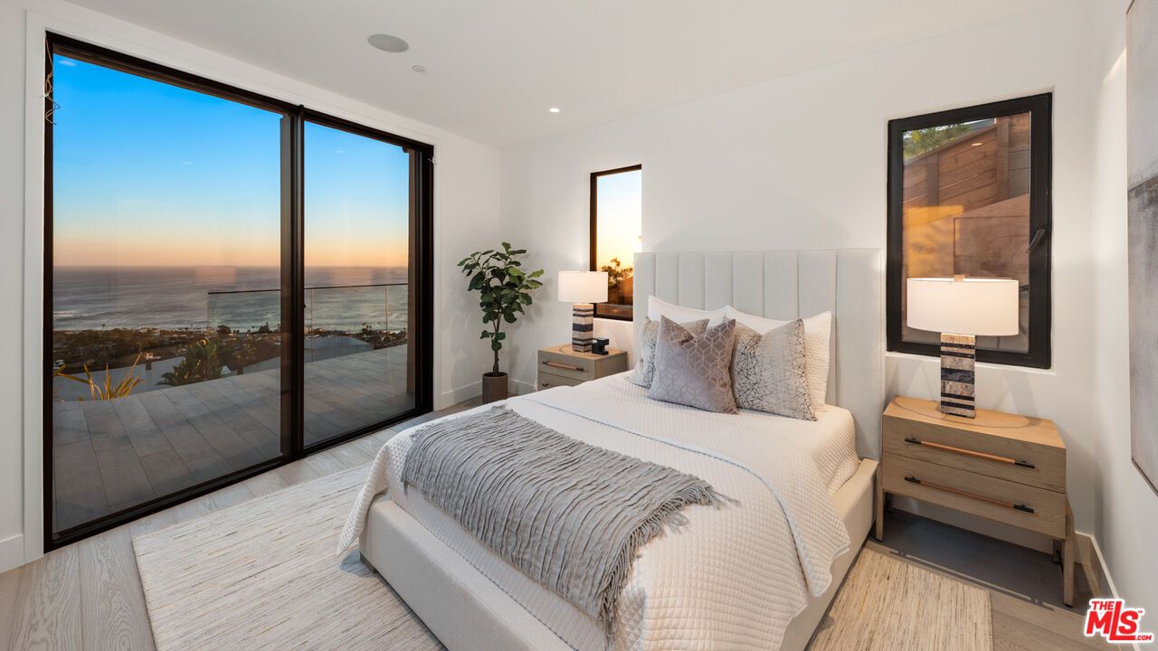 Bedroom, Interior, Recessed Lighting, Water, Wood Texture Flooring