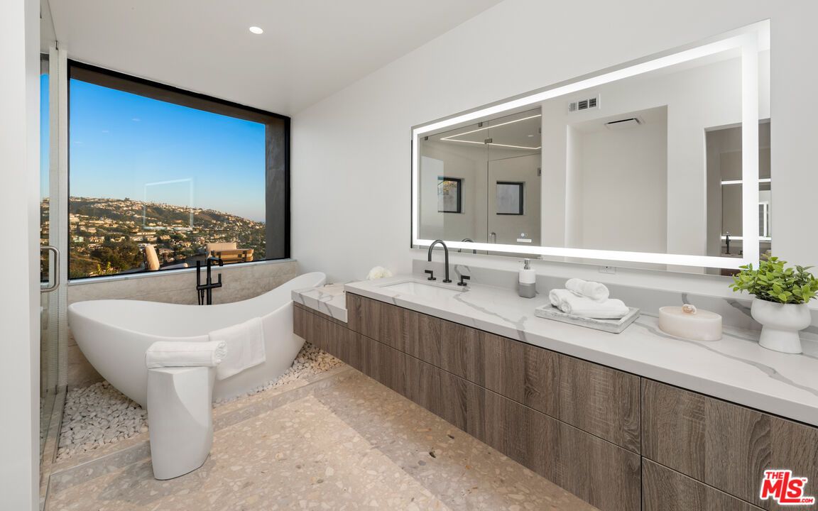 Bathroom, Dual Sink Vanities, Free Standing Baths, Interior, Recessed Lighting
