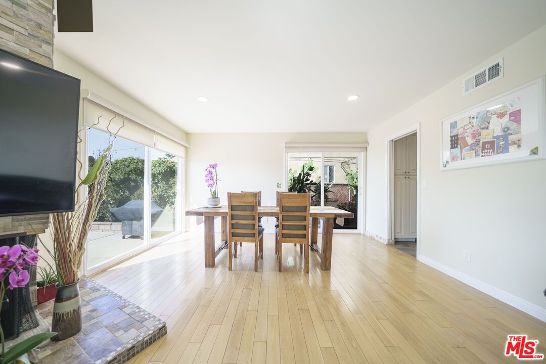 Dining room, Interior, Recessed Lighting, Wood Texture Flooring