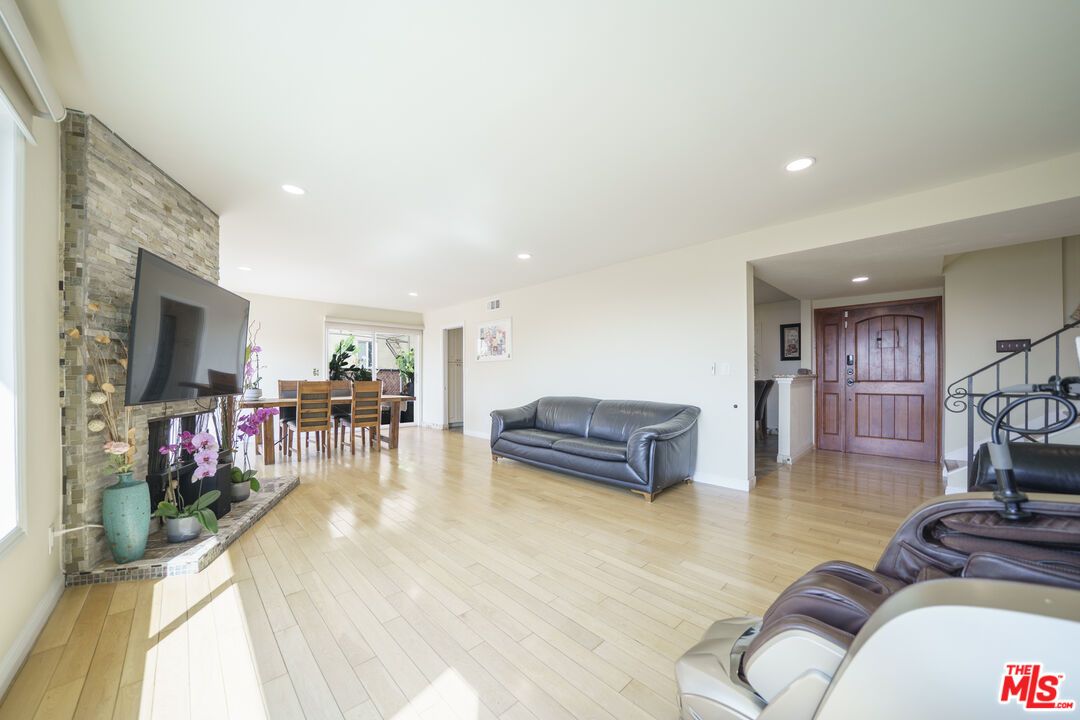 Dining room, Interior, Recessed Lighting, Stone Walls, Wood Texture Flooring