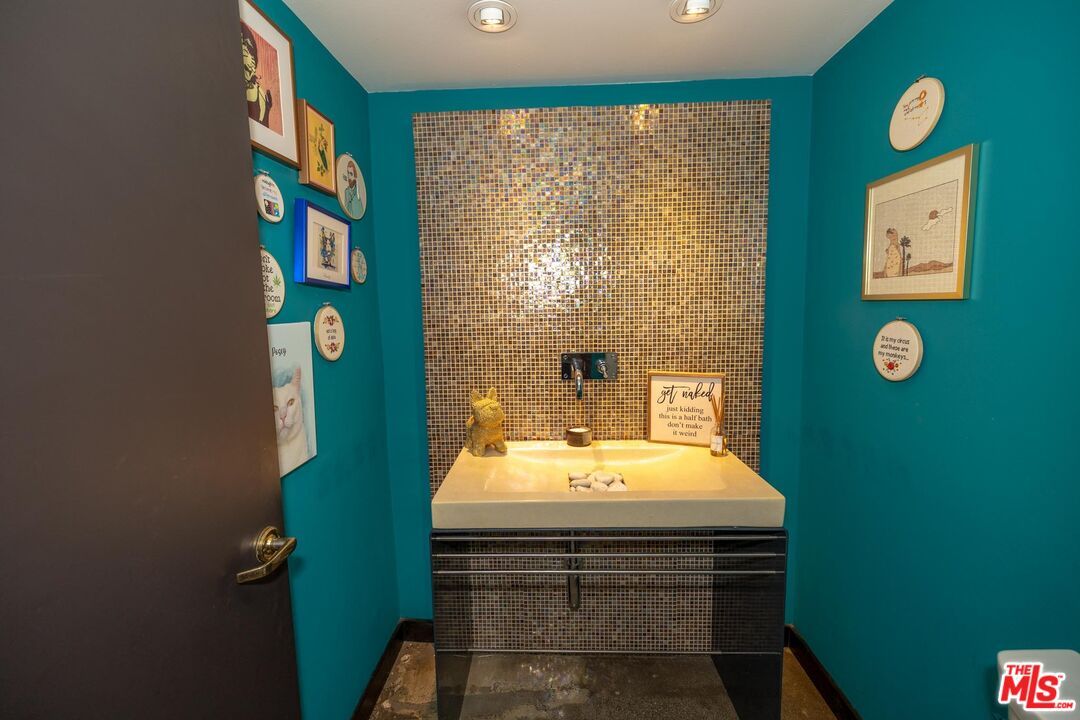Bathroom, Interior, Recessed Lighting