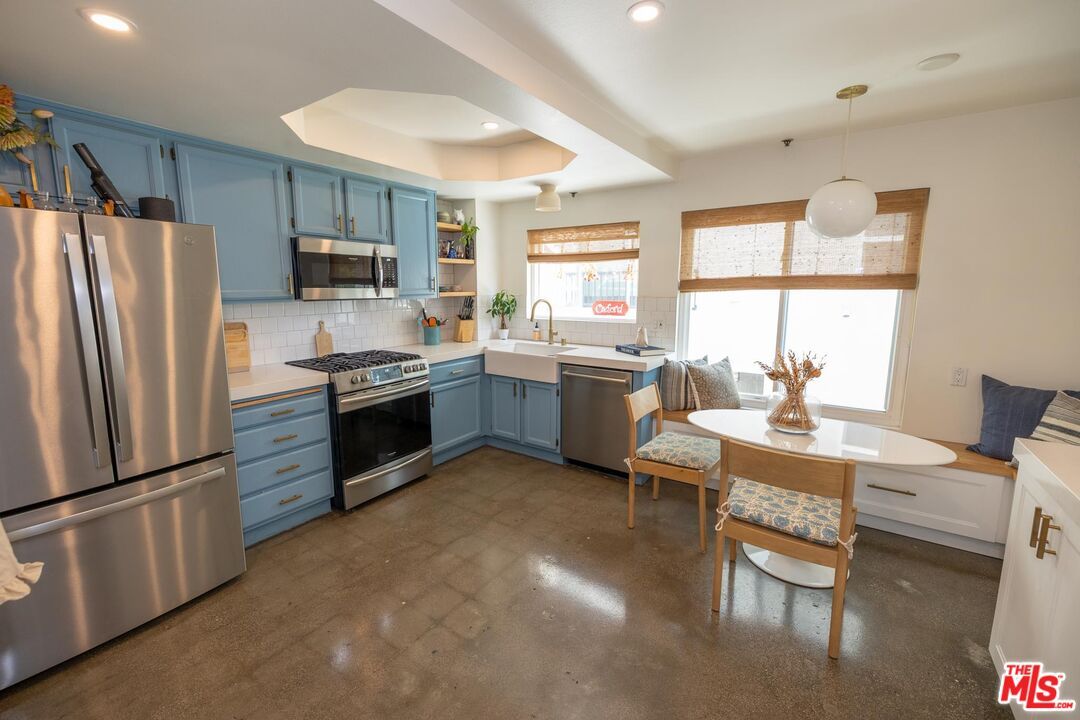 Dining room, Interior, Kitchen, Pendant Lights, Recessed Lighting, Stainless Steel Appliances