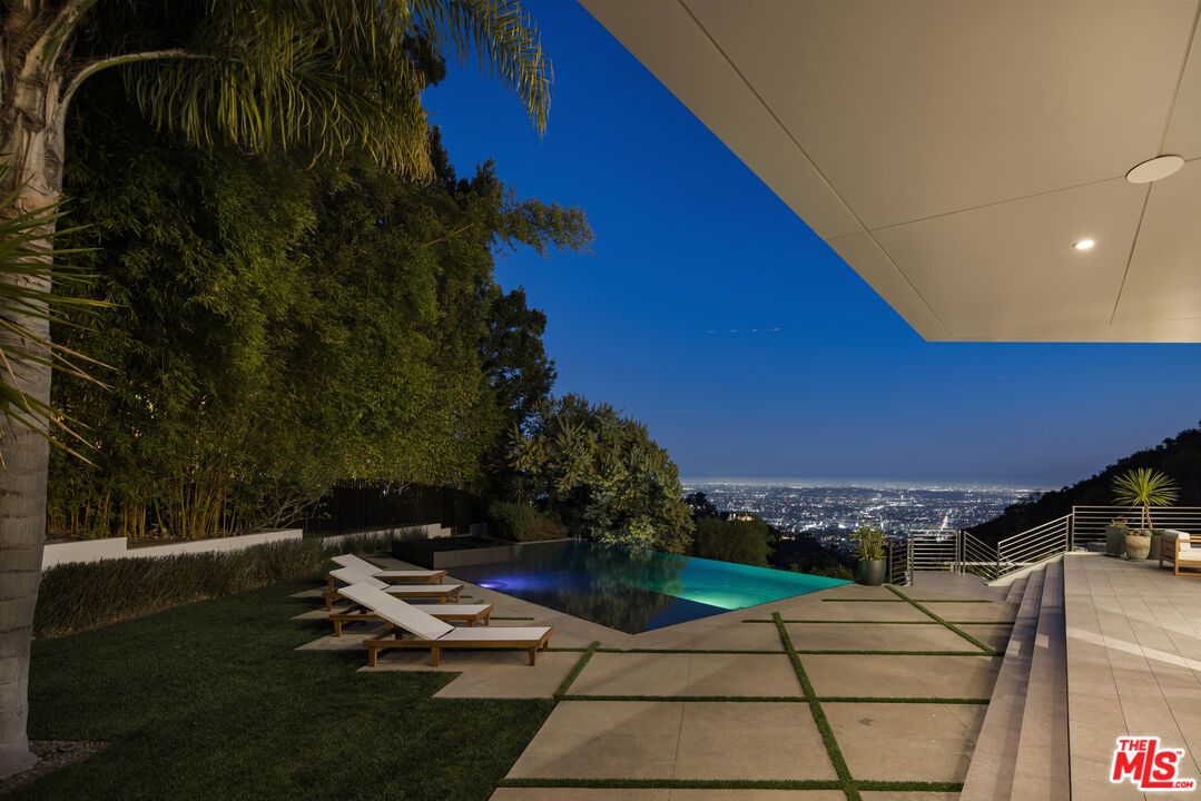 Exterior, Pool, Water