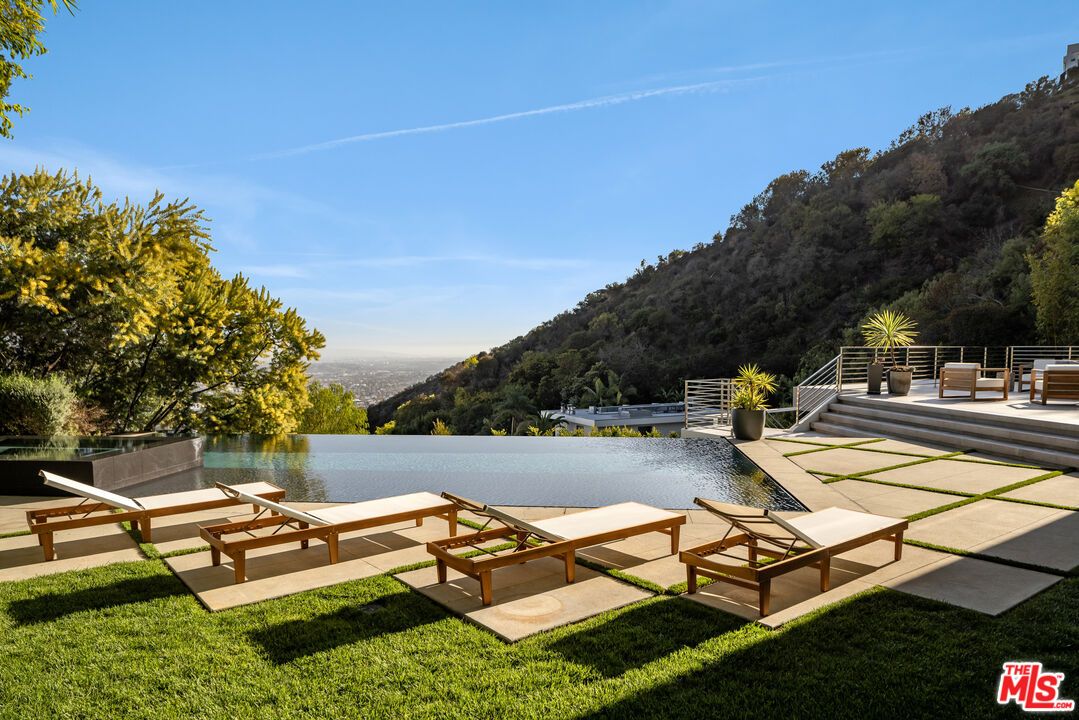 Exterior, Pool, Water