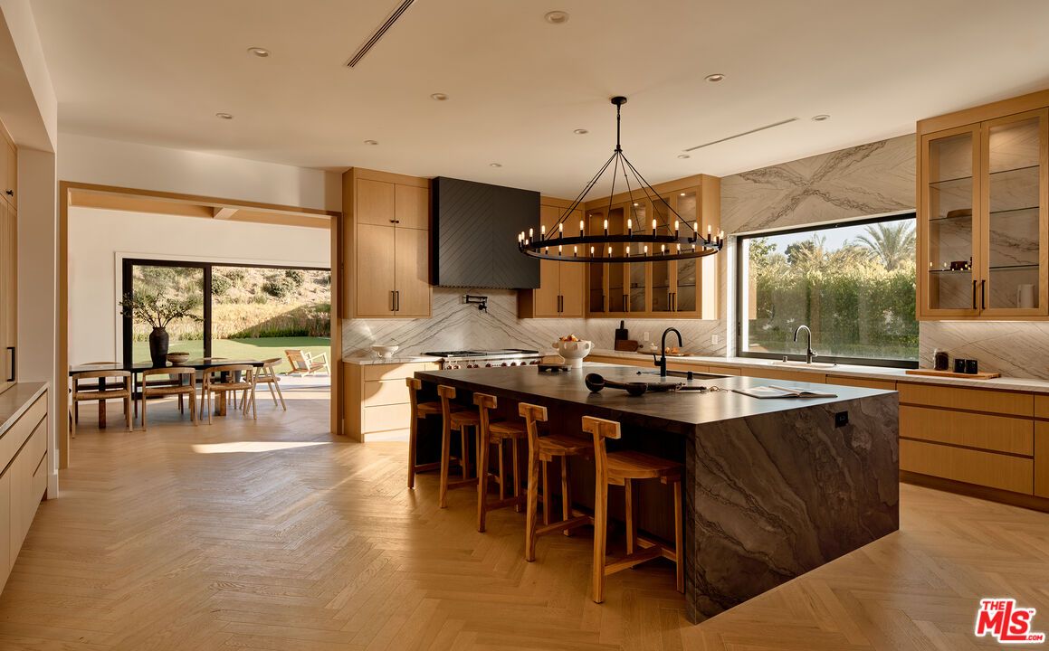 Chandelier, Dining room, Interior, Kitchen, Marble Walls, Recessed Lighting, Wood Texture Flooring