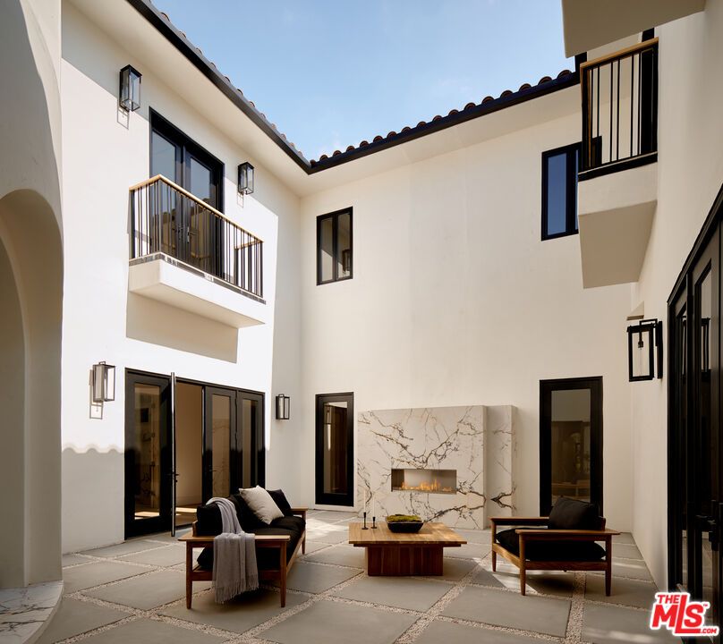 Exterior, Fireplace