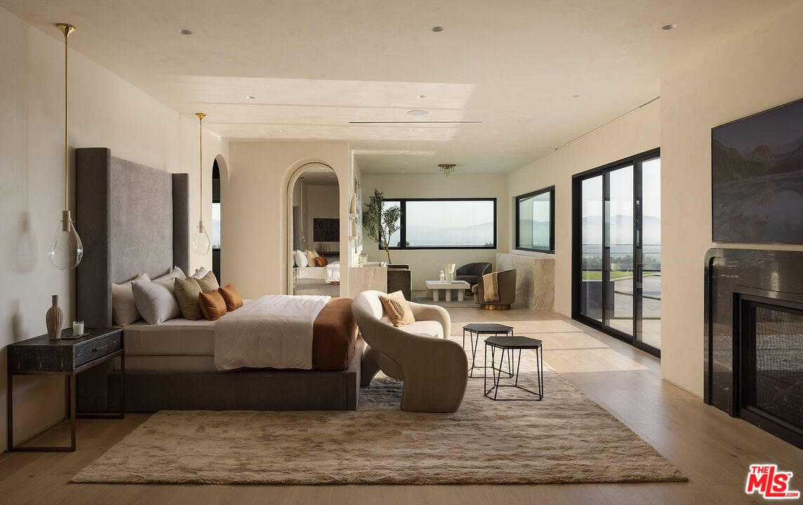 Bedroom, Fireplace, Interior, Pendant Lights, Recessed Lighting, Wood Texture Flooring