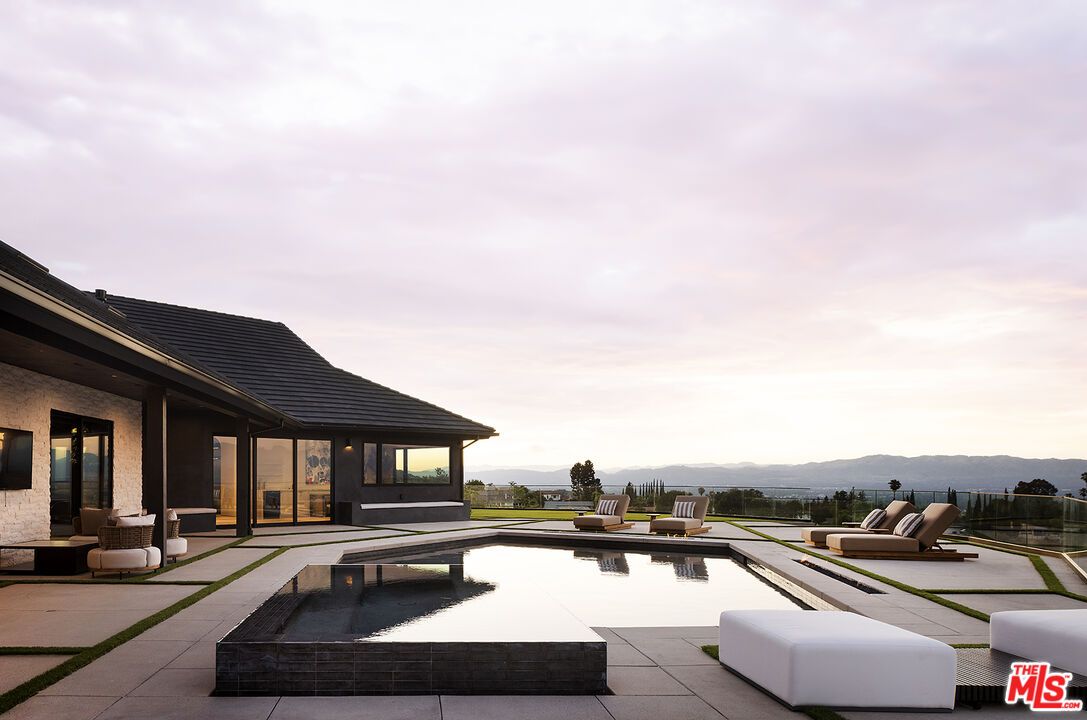 Exterior, Pool, Water