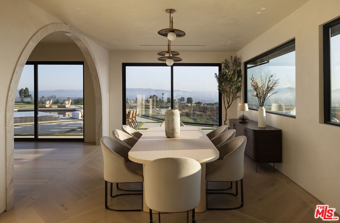 Dining room, Interior, Pendant Lights, Recessed Lighting, Water, Wood Texture Flooring