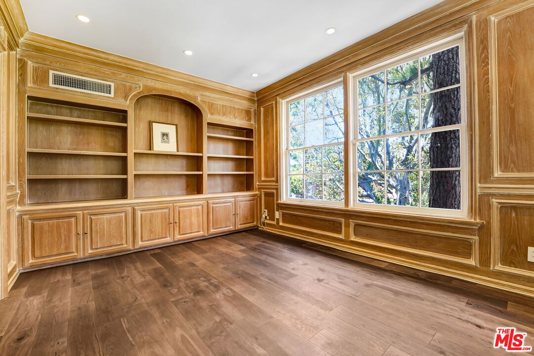 Empty room, Interior, Recessed Lighting, Wood Texture Flooring, Wooden Walls