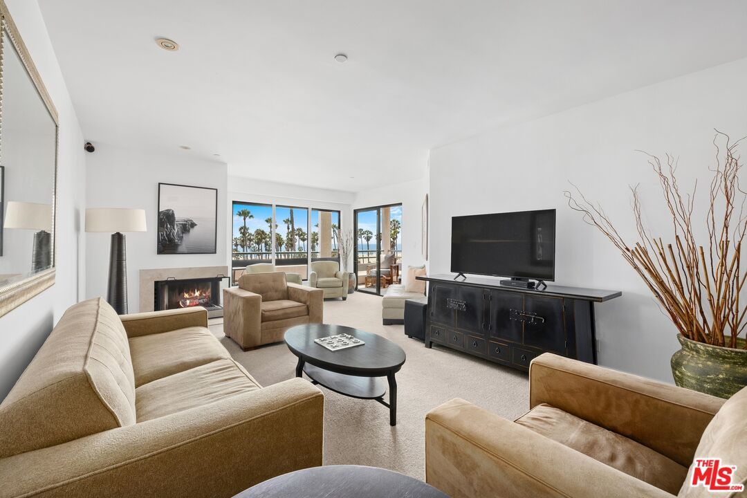 Fireplace, Interior, Living room, Recessed Lighting