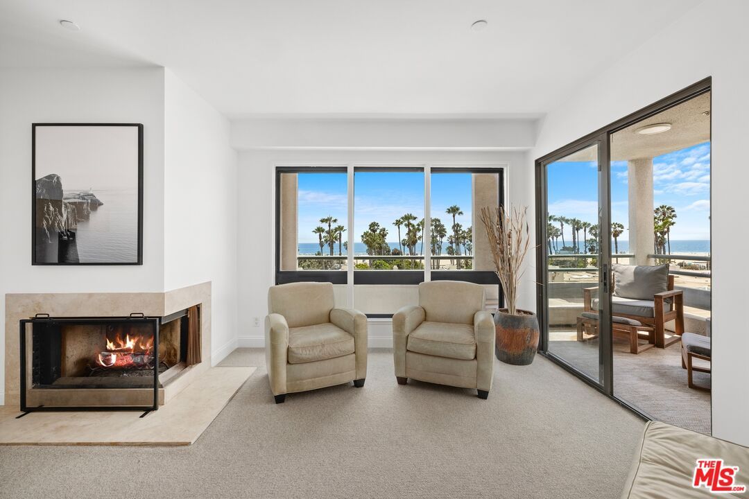 Fireplace, Interior, Recessed Lighting, Water