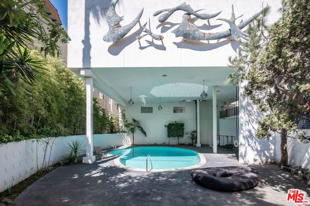 Exterior, Pool